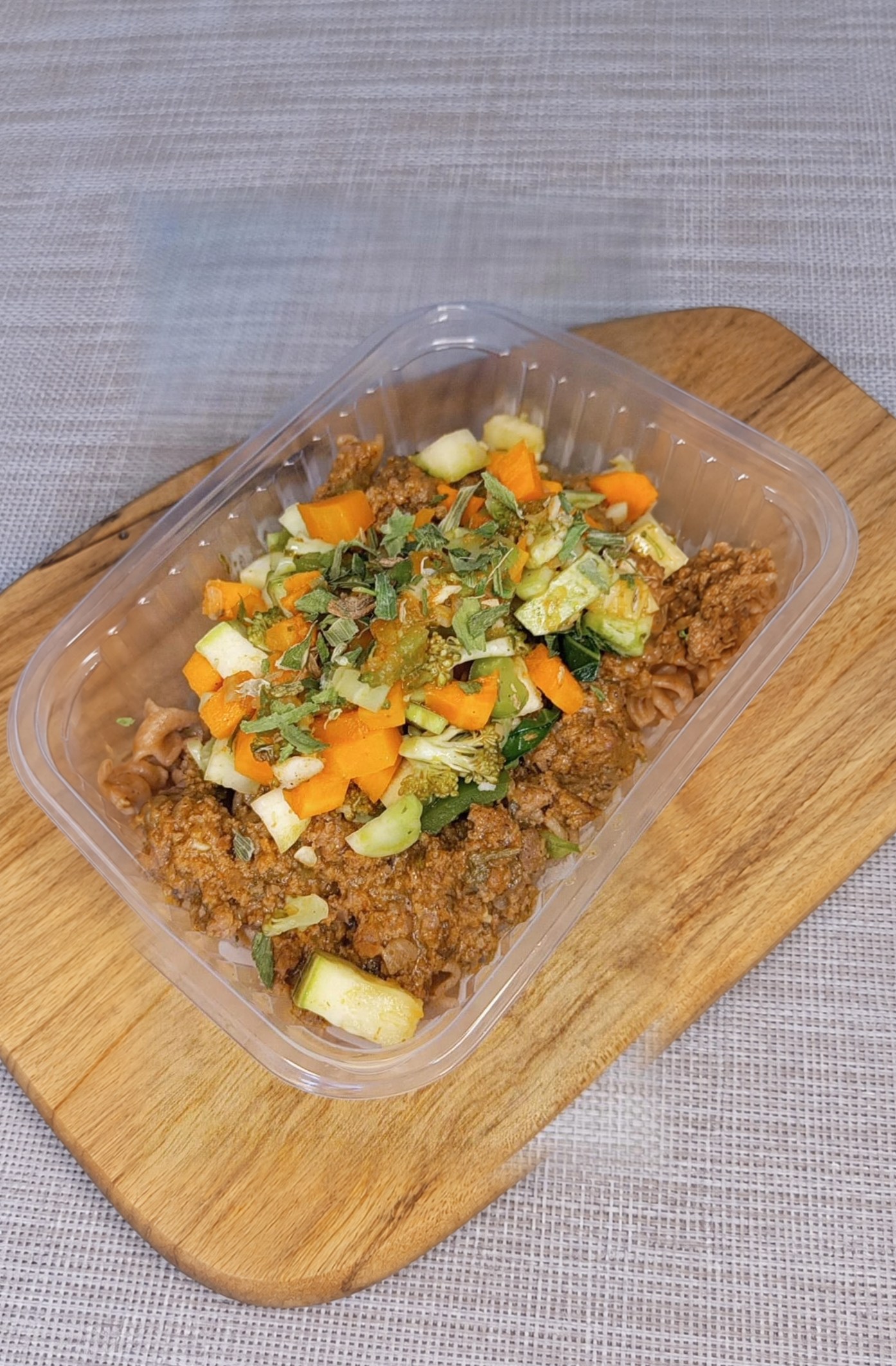 Marmita 10: Macarrão integral à bolonhesa e legumes - Casa Verde Foz do Iguaçu