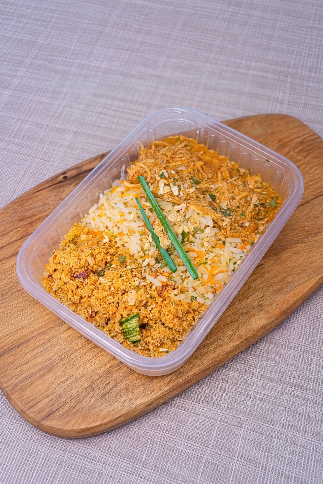 Marmita 26: Arroz à grega, pernil desfiado e farofa - Casa Verde Foz do Iguaçu