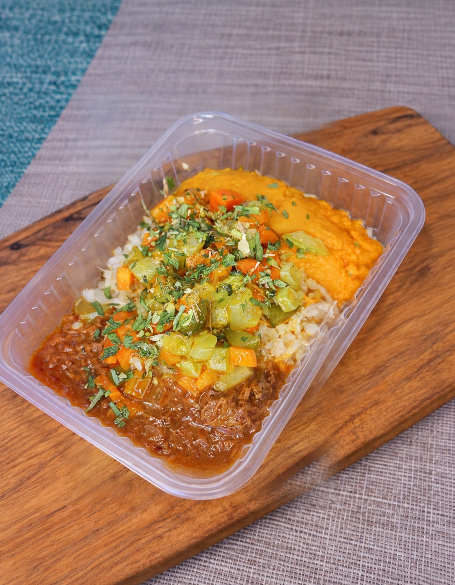 Marmita 3: Arroz integral, carne de panela, purê de abóbora e legumes - Casa Verde Foz do Iguaçu