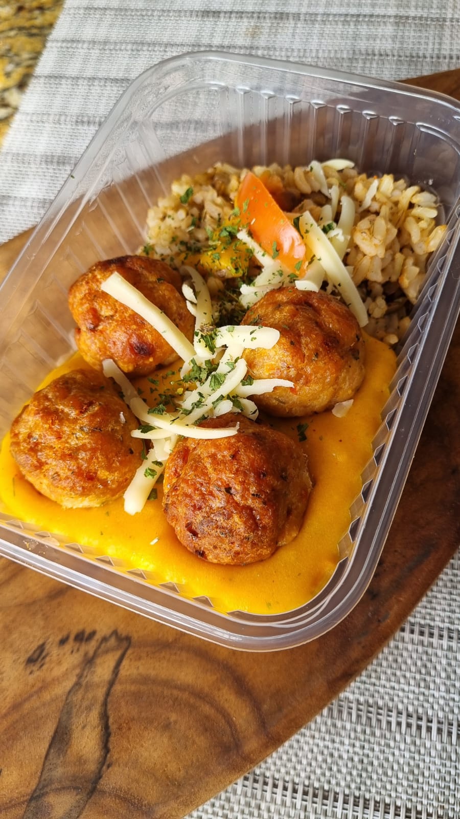 Marmita 5: Almôndega de frango, arroz com lentilha e purê - Casa Verde Foz do Iguaçu